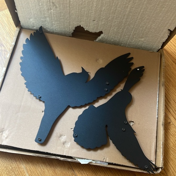 4 black metal flying bird’s silhouette. New in the box. - Picture 4 of 6
